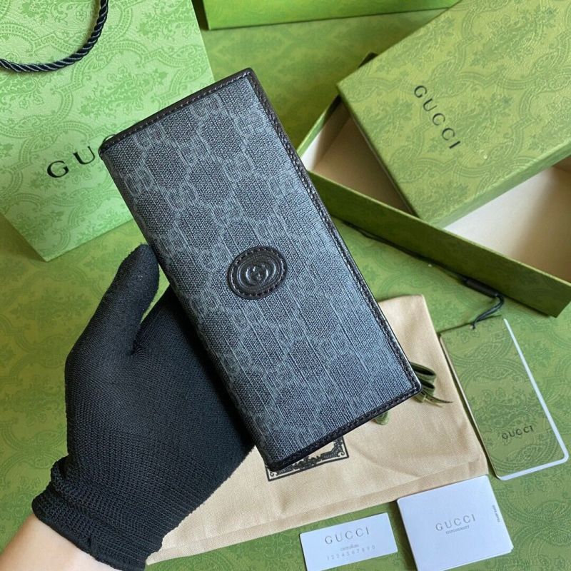 Gucci GG Supreme folded wallet