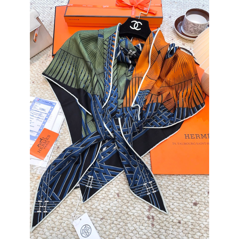 Hermes Triangle scarf/Shawl