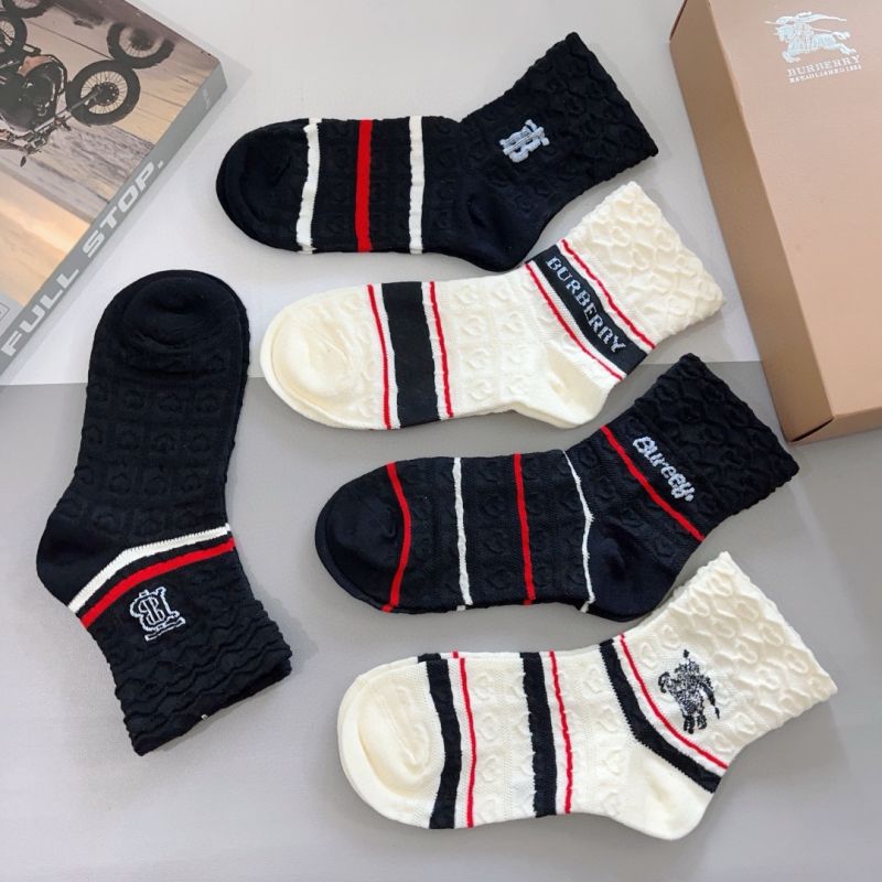 Burberry socks ( 5 pairs ) 